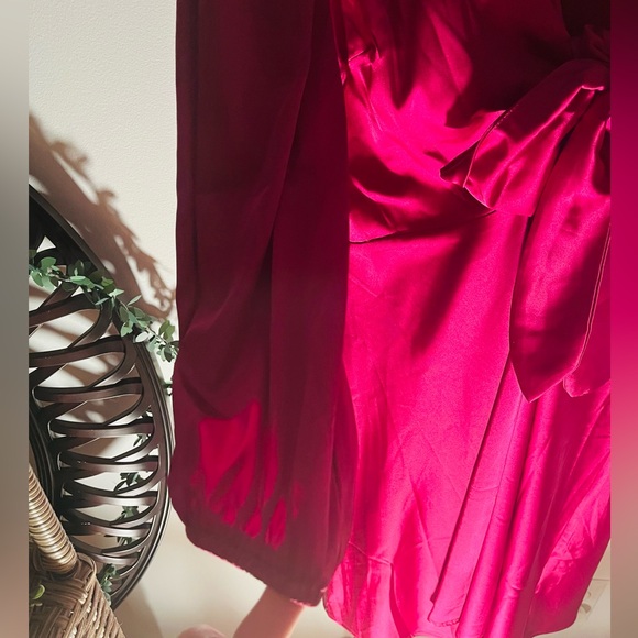 Magenta long sleeve Midi Satin like Dress size Medium - Picture 5 of 5